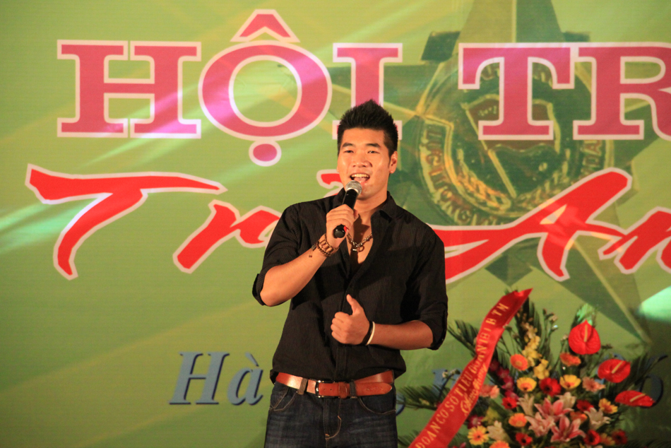 Ca sỹ Quang Thắng với bài hát "Lá cờ"